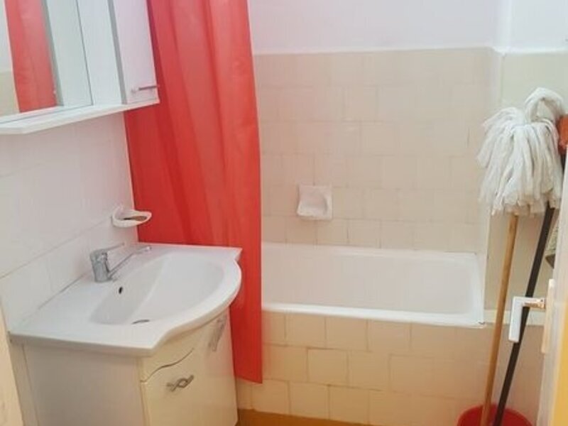 Drumul Taberei nr. 34, langa metrou Tudor Vladimirescu,